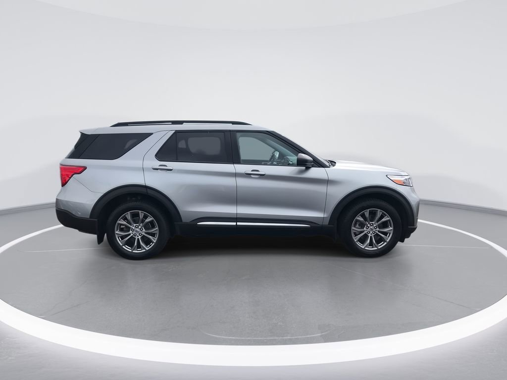 Used 2022 Ford Explorer XLT w/ Equipment Group 202A AWD/4WD image 9