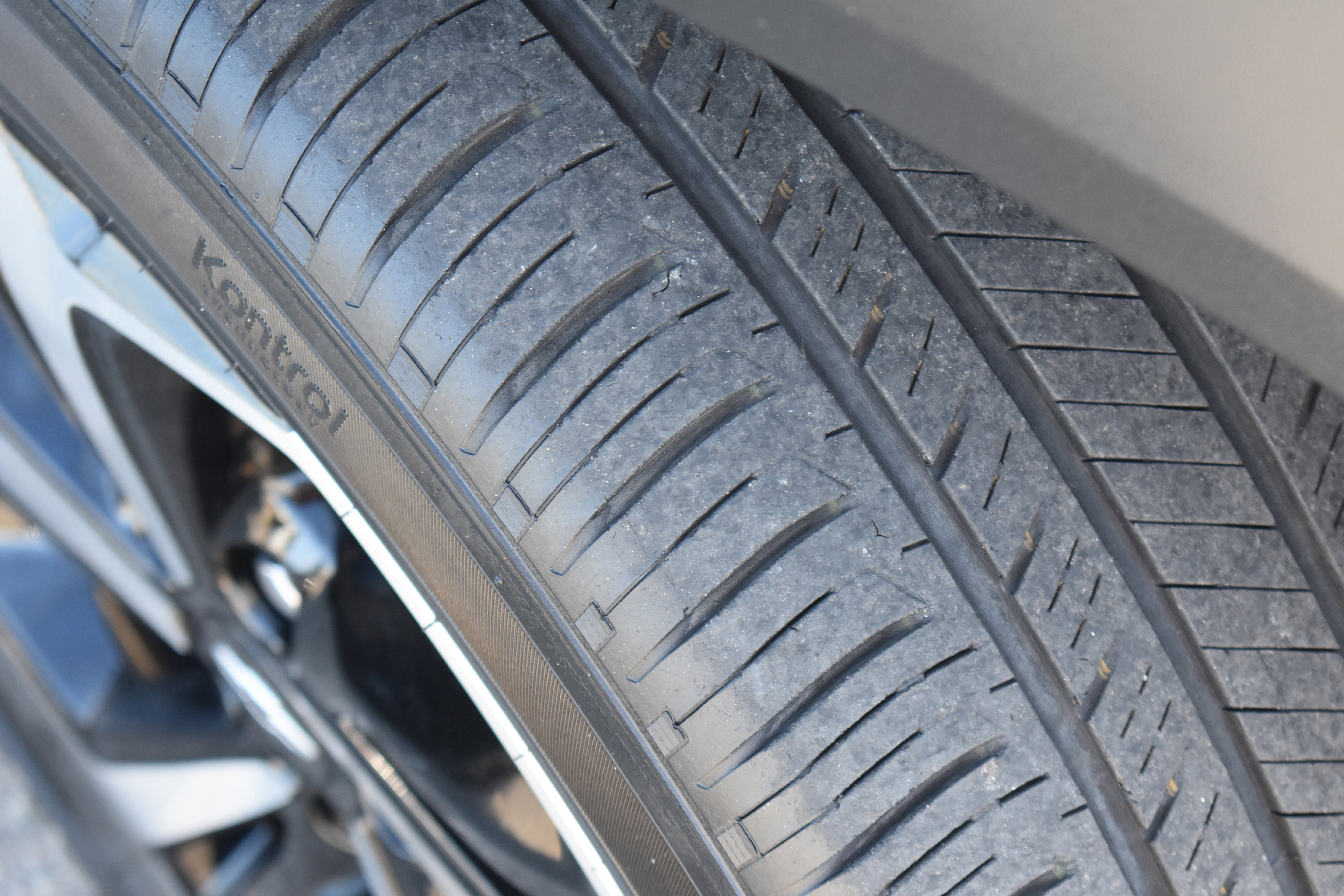 Used 2023 Chevrolet TrailBlazer RS w/ Sun and Liftgate Package FWD image 11