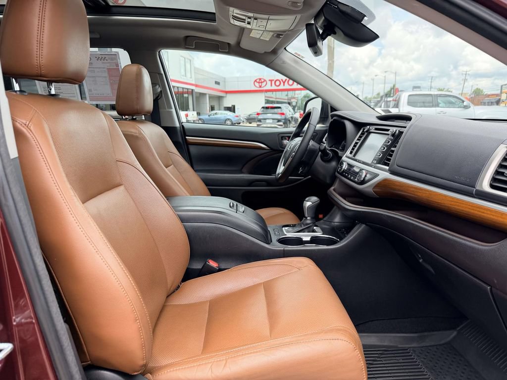 Used 2018 Toyota Highlander Limited Platinum AWD/4WD image 14