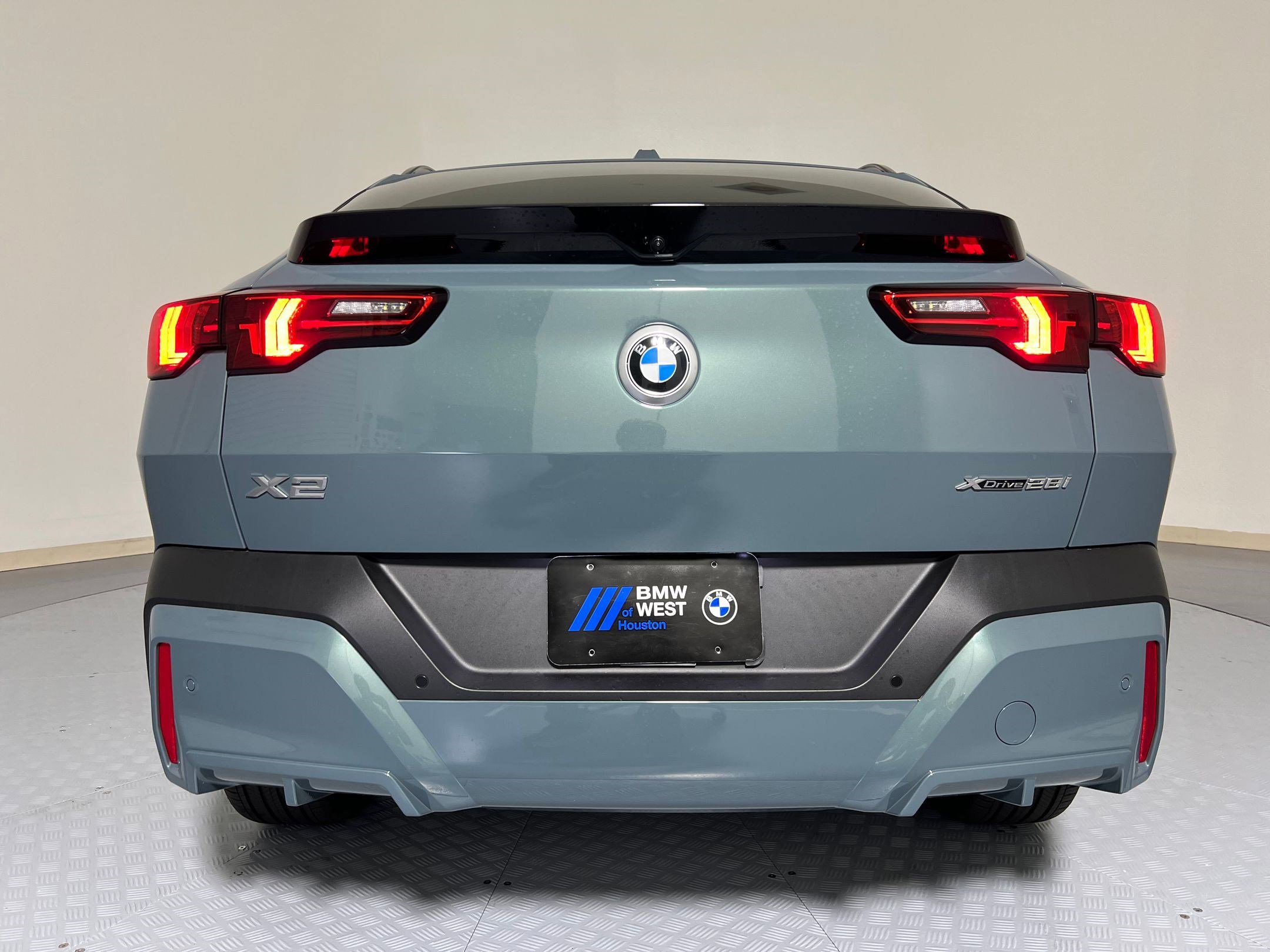 Used 2025 BMW X2 xDrive28i w/ Premium Package AWD/4WD image 10