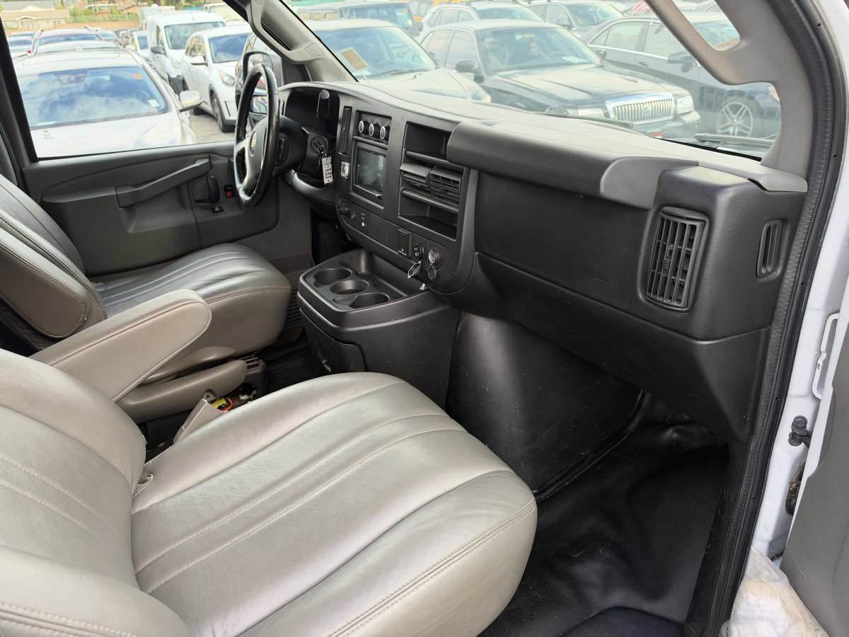 Used 2017 Chevrolet Express 2500 RWD image 14