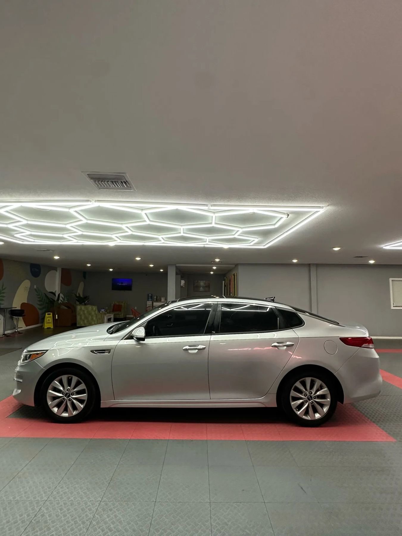 Used 2016 Kia Optima EX w/ Premium Package image 3