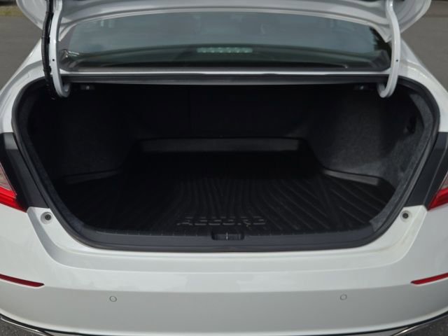Used 2018 Honda Accord Touring image 18
