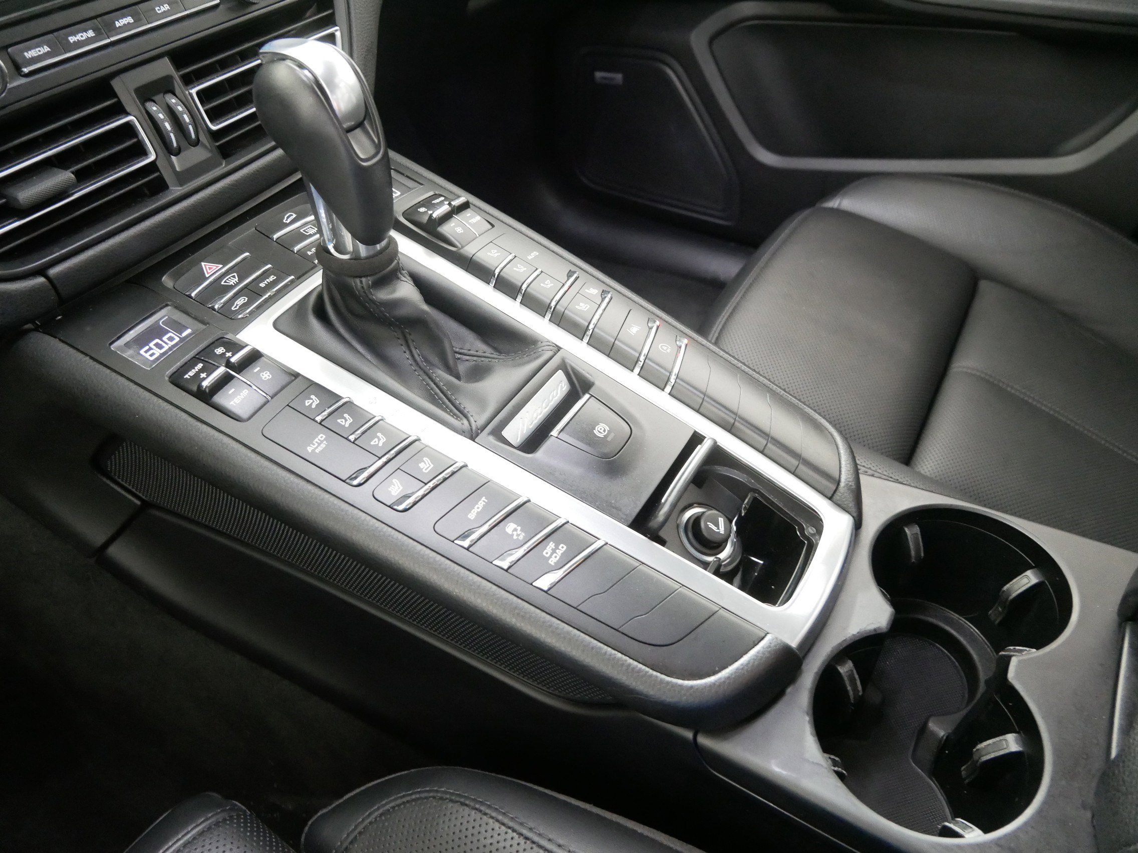 Used 2019 Porsche Macan image 24