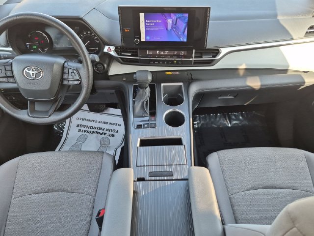 Certified 2025 Toyota Sienna LE FWD image 27