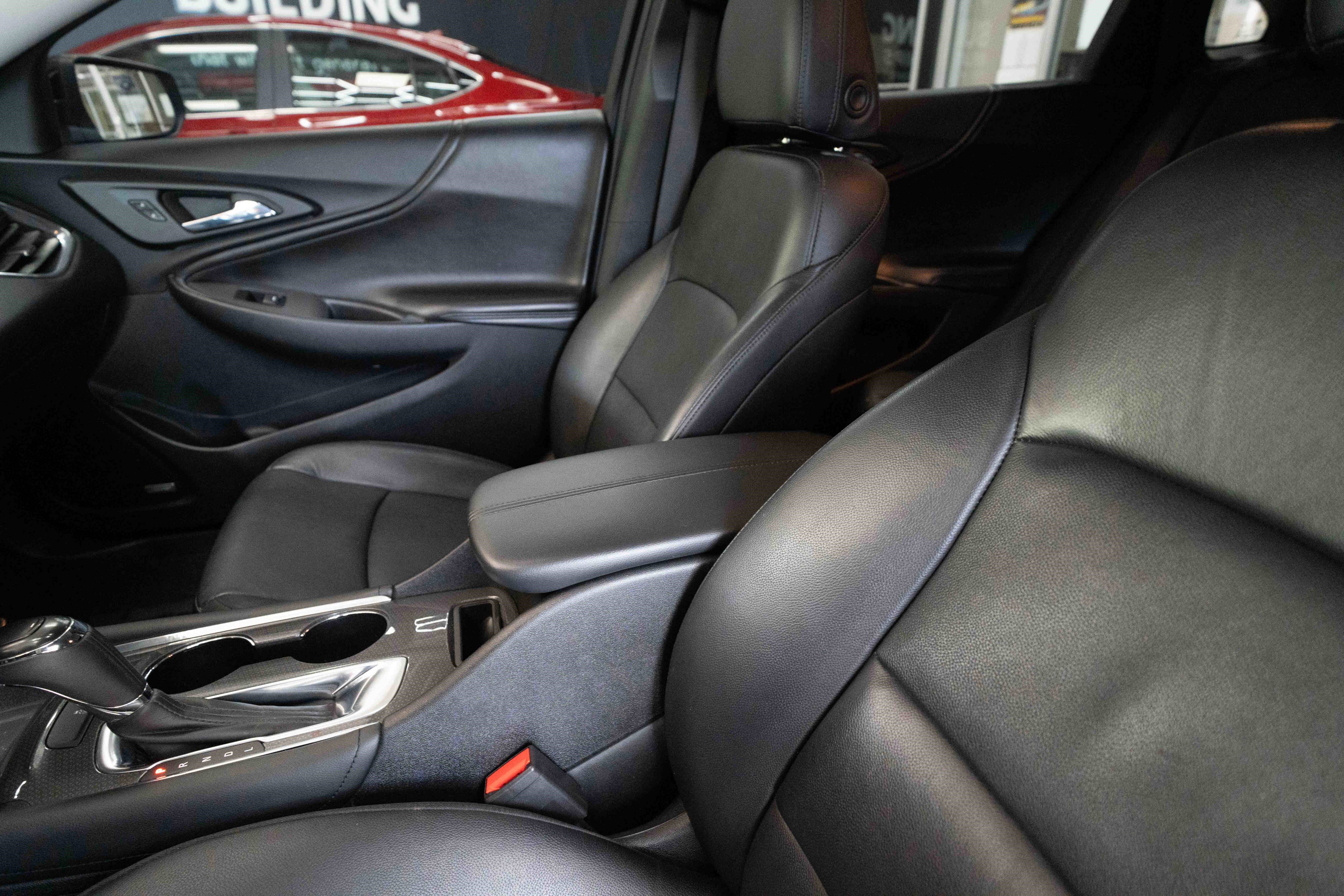 Used 2018 Chevrolet Malibu LT w/ Leather Package FWD image 10