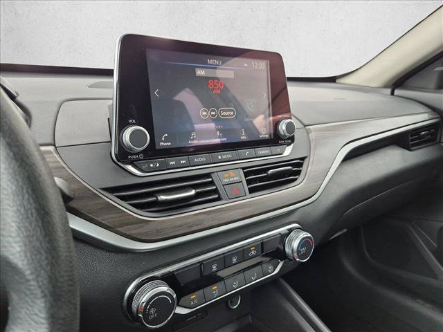 Used 2025 Nissan Altima 2.5 SV FWD image 12