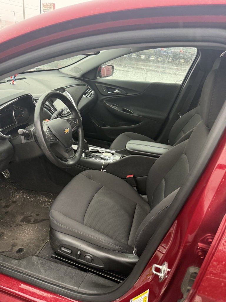 Used 2017 Chevrolet Malibu LT image 5