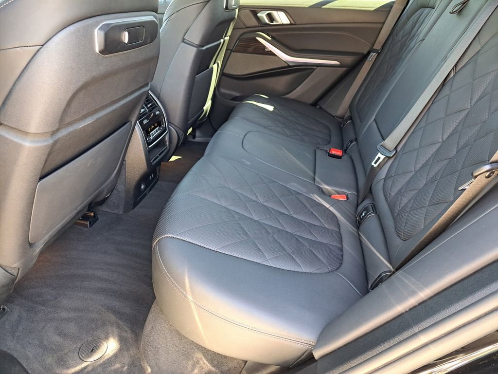 Used 2024 BMW X5 xDrive50e image 21