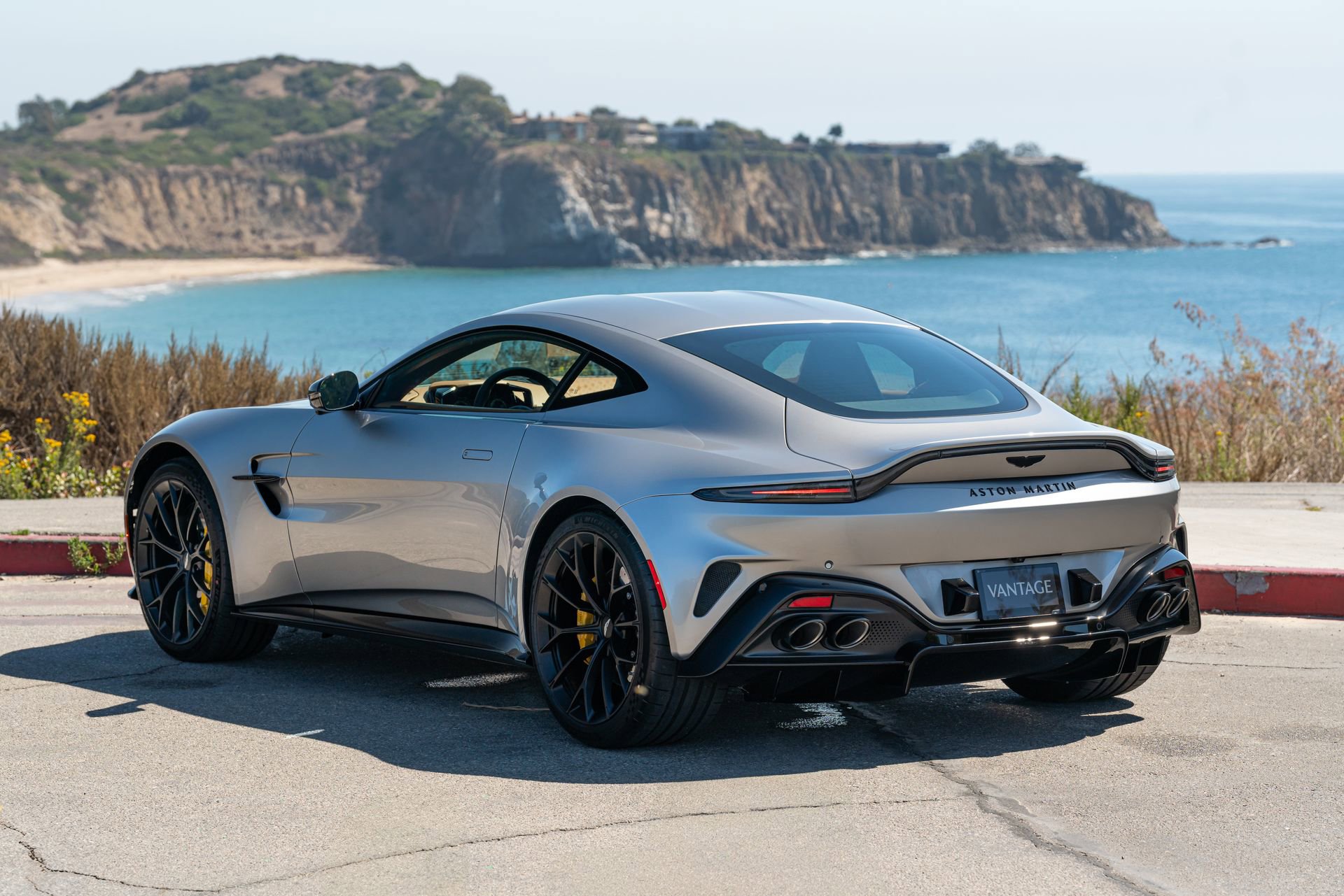 Used 2025 Aston Martin V8 Vantage Coupe image 4