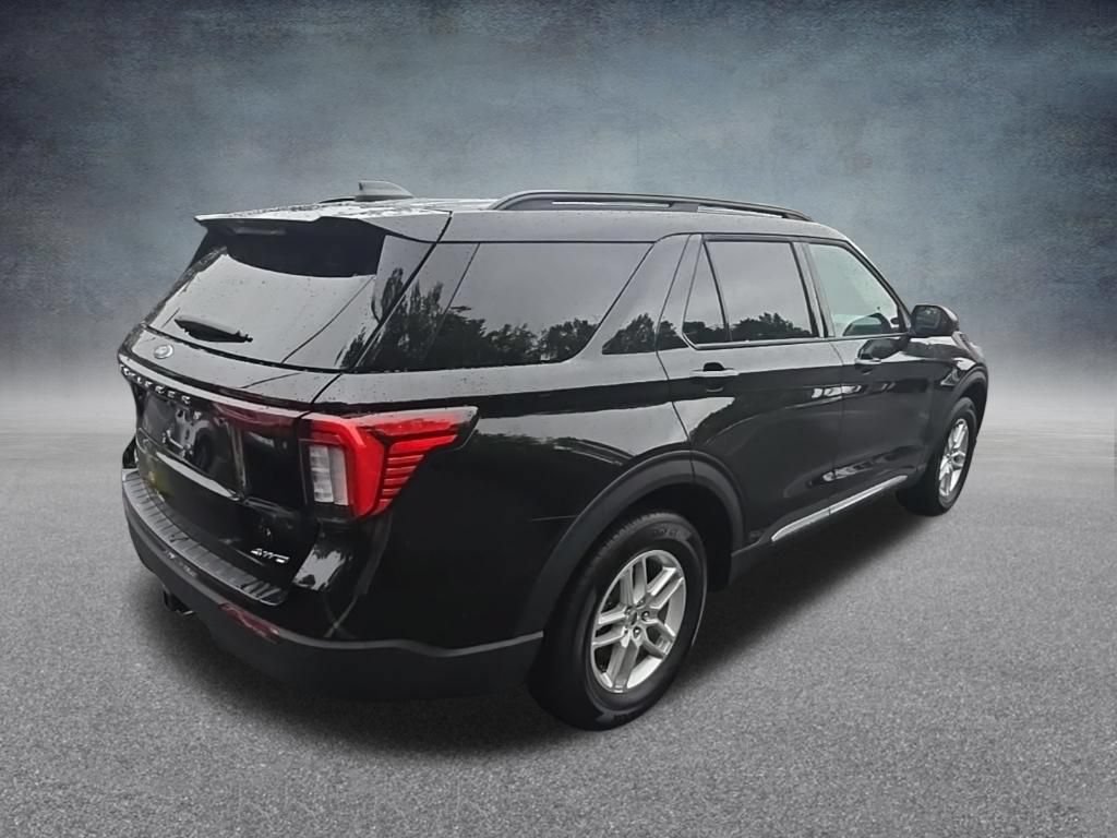 Used 2025 Ford Explorer Active AWD/4WD image 8