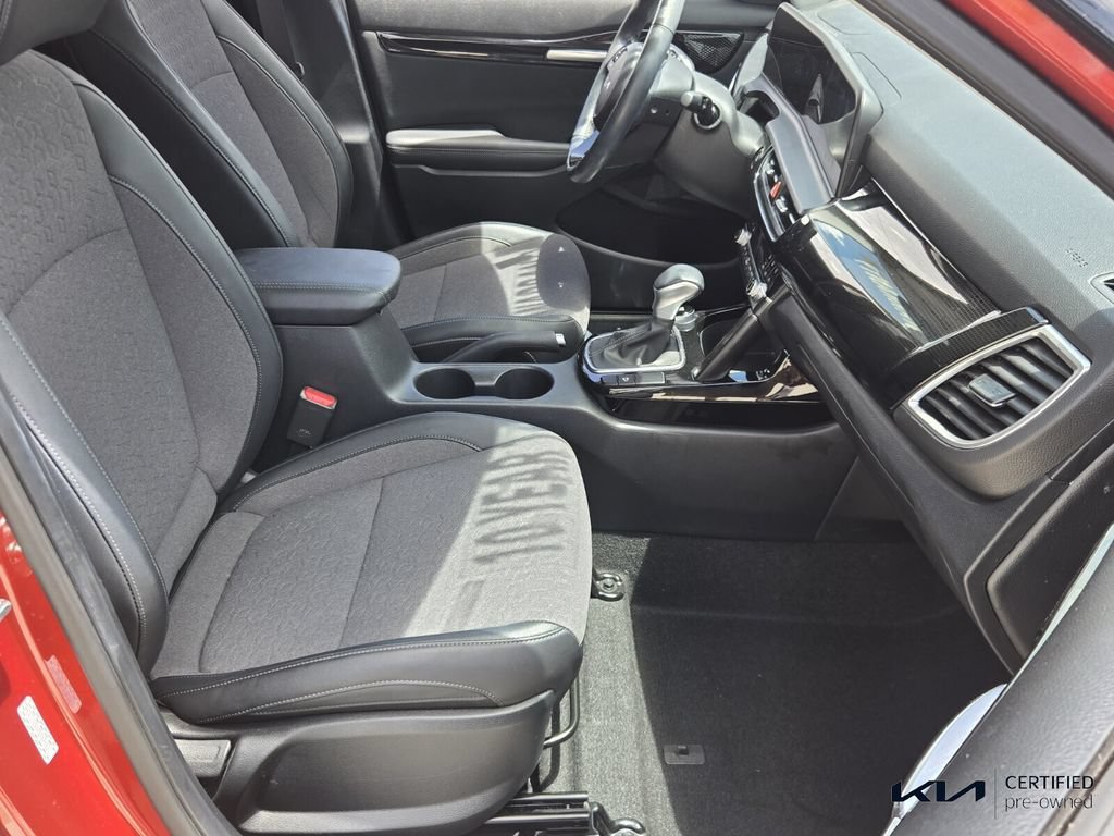 Certified 2025 Kia Seltos S FWD image 17