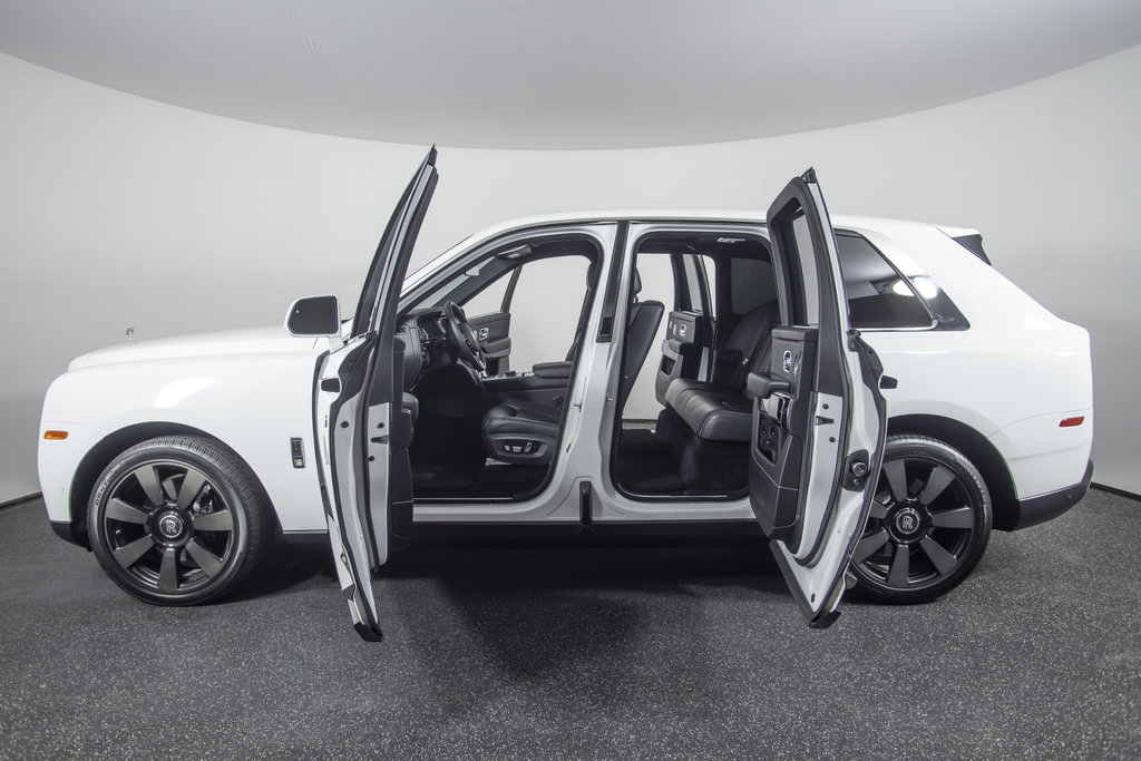 Used 2019 Rolls-Royce Cullinan AWD/4WD image 3