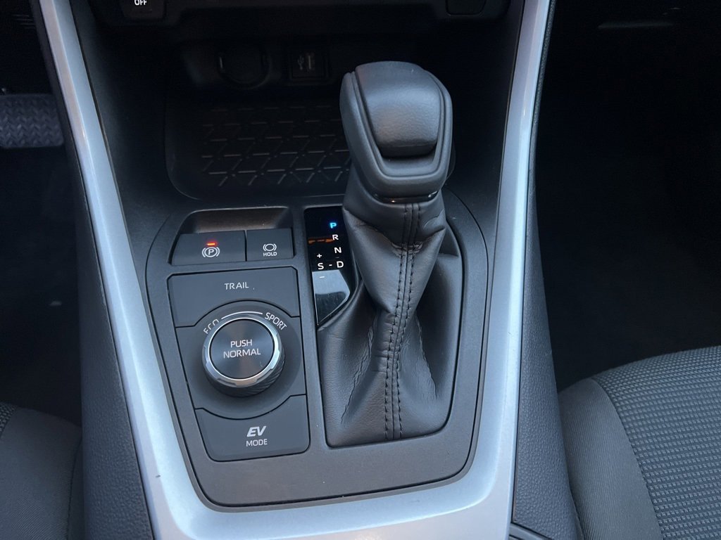 Used 2025 Toyota RAV4 LE image 19