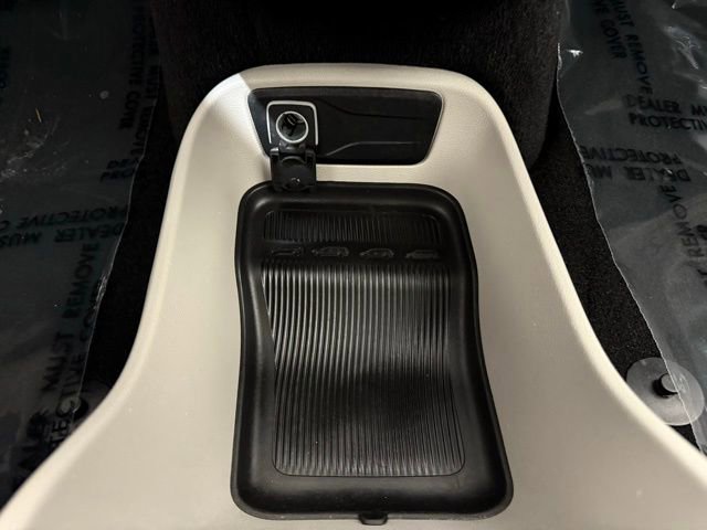 Used 2023 Chrysler Voyager LX image 40