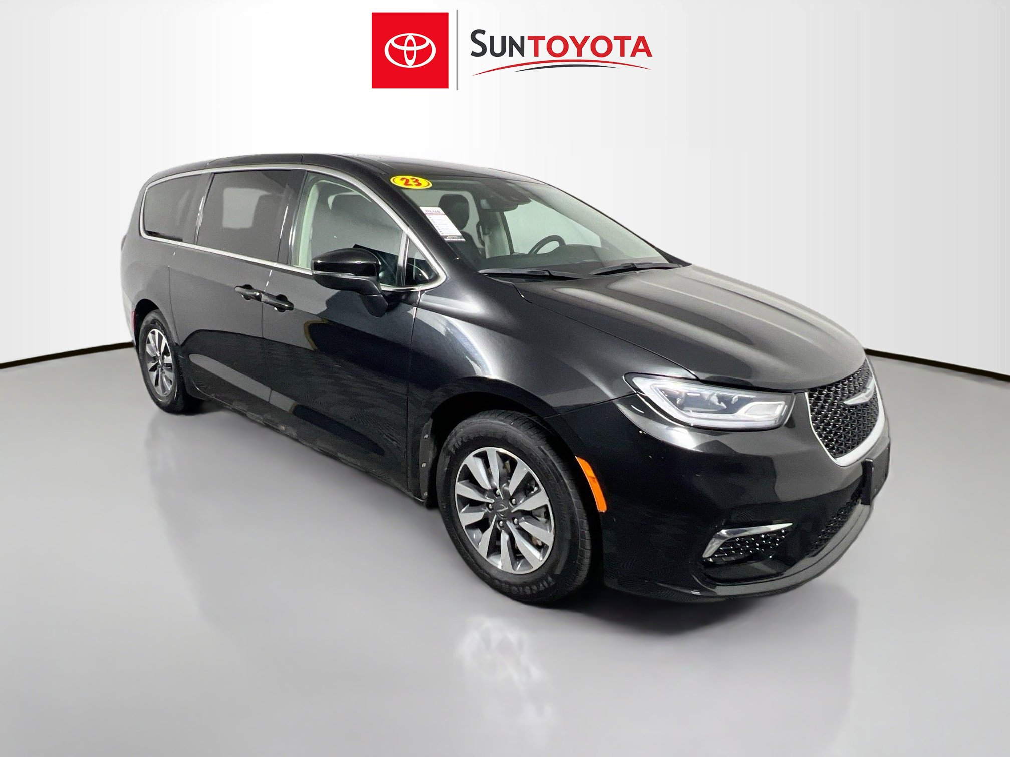 Used 2023 Chrysler Pacifica Touring-L