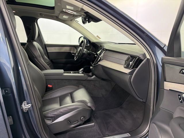 Used 2025 Volvo XC90 T8 Ultra w/ Protection Package Premier AWD/4WD image 38