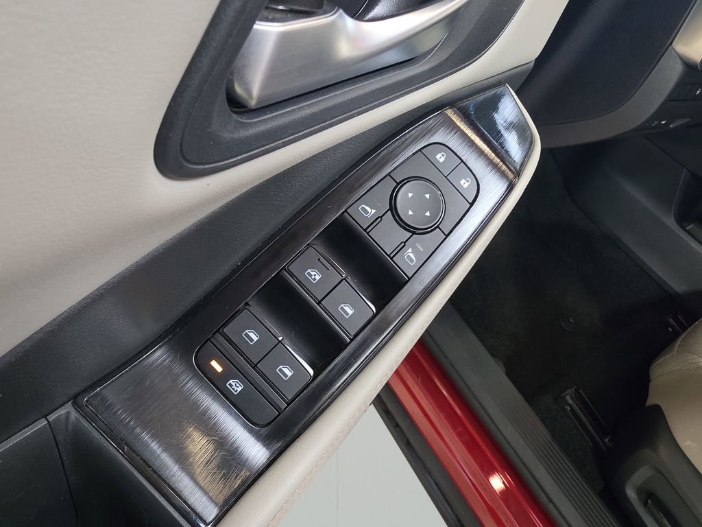 Used 2025 Nissan Rogue SV AWD/4WD image 13