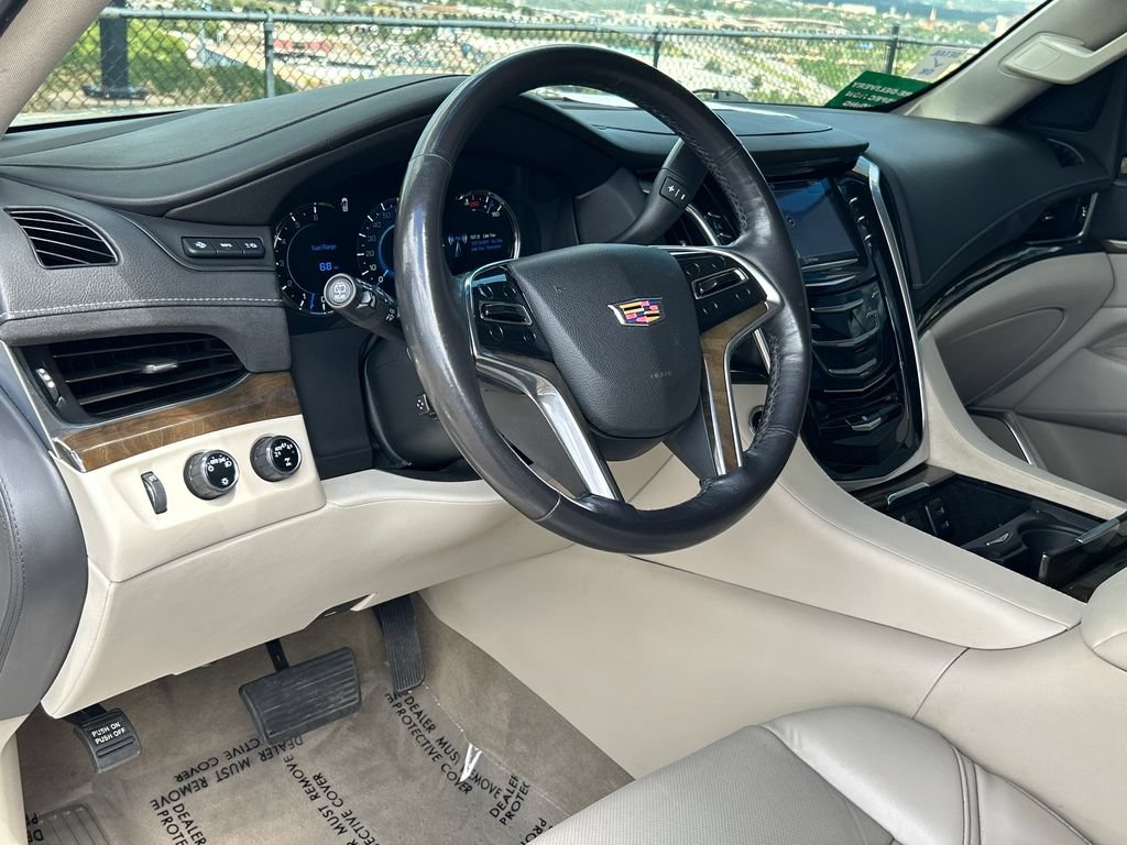 Used 2020 Cadillac Escalade Luxury AWD/4WD image 8