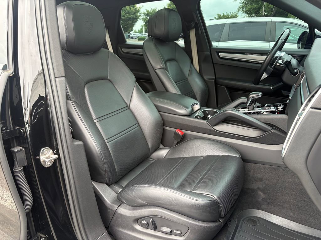 Used 2023 Porsche Cayenne Platinum Edition AWD/4WD image 45