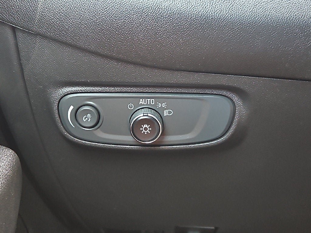 Used 2023 Chevrolet Equinox RS FWD image 23