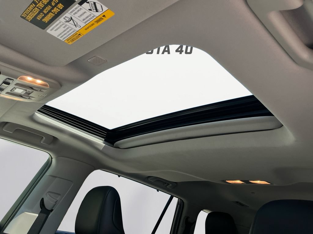 Used 2020 Toyota Highlander XLE AWD/4WD image 19