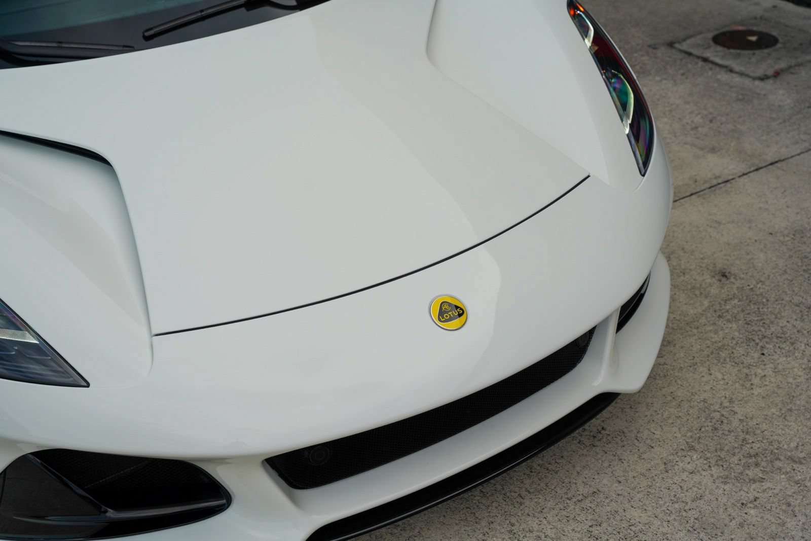 Used 2025 Lotus Emira RWD image 5