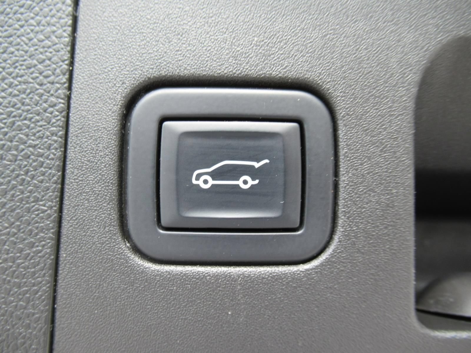 Used 2022 Cadillac XT4 Premium Luxury w/ Safety Alert Package AWD/4WD image 38