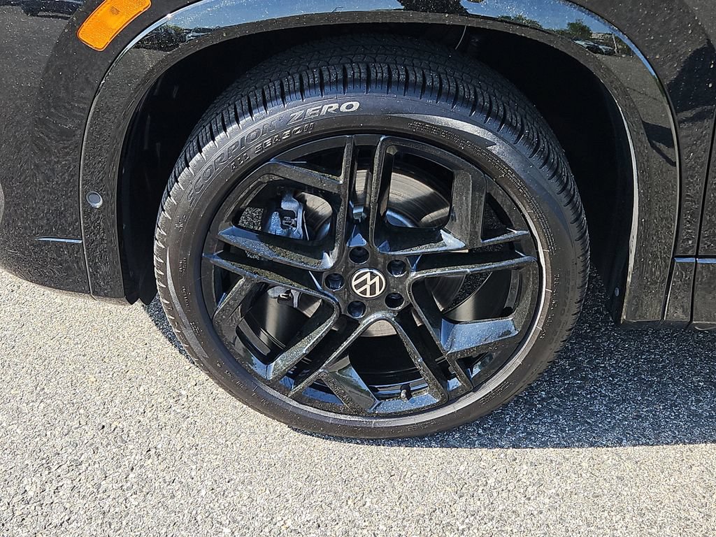 Certified 2026 Volkswagen Tiguan SE R-Line AWD/4WD image 7