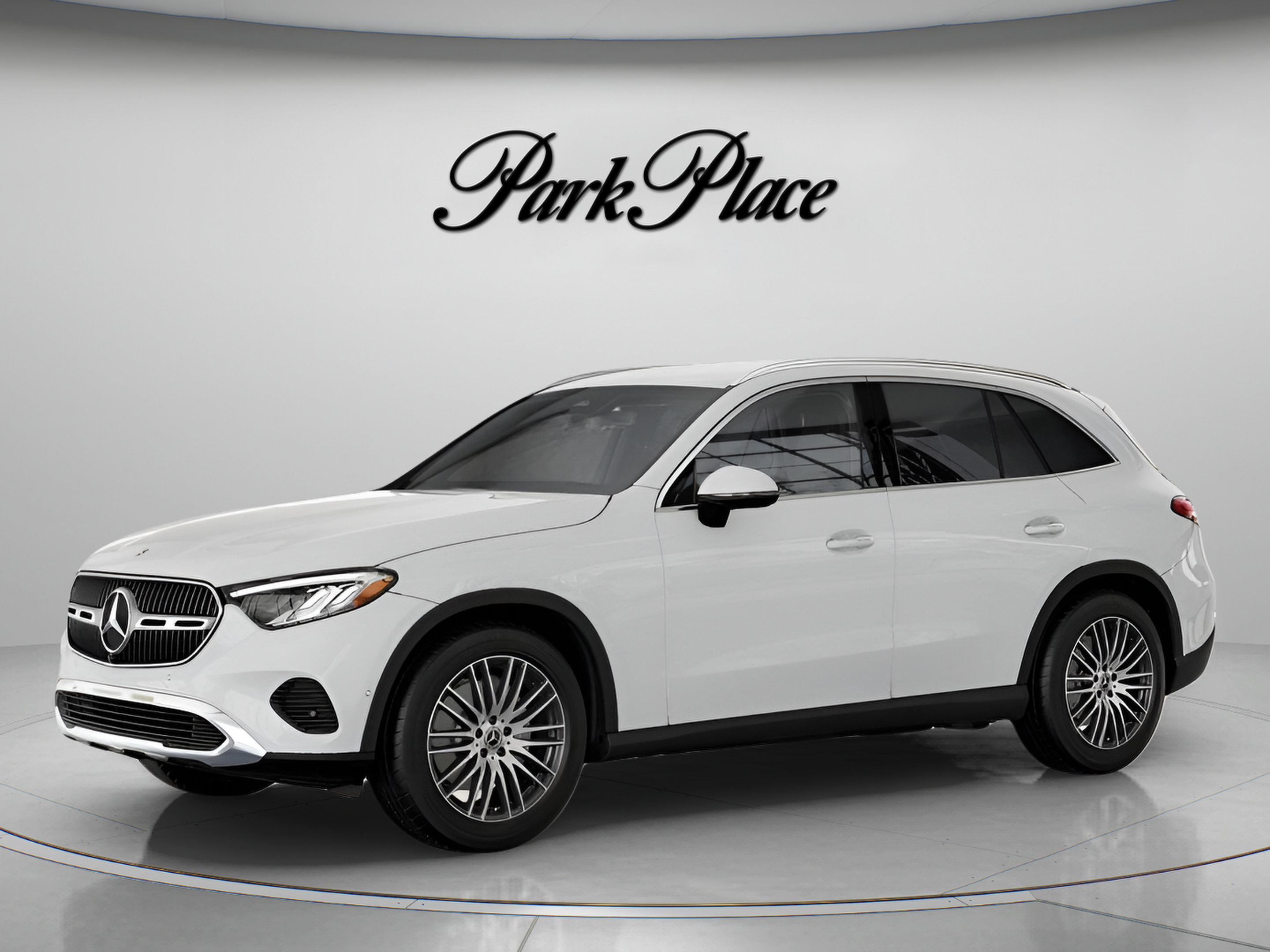 Used 2026 Mercedes-Benz GLC 300 image 2