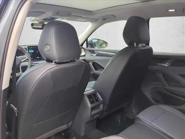 New 2026 Volkswagen Tiguan SE FWD image 24