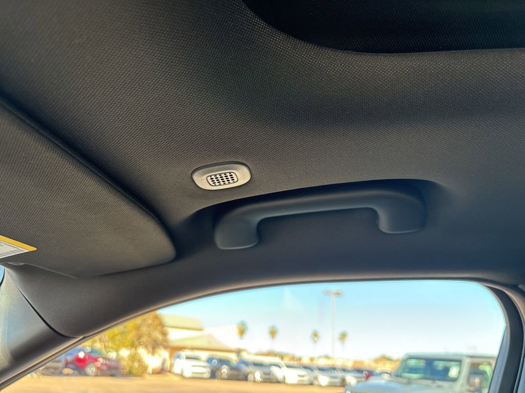 New 2025 Jeep Grand Cherokee L Altitude image 35