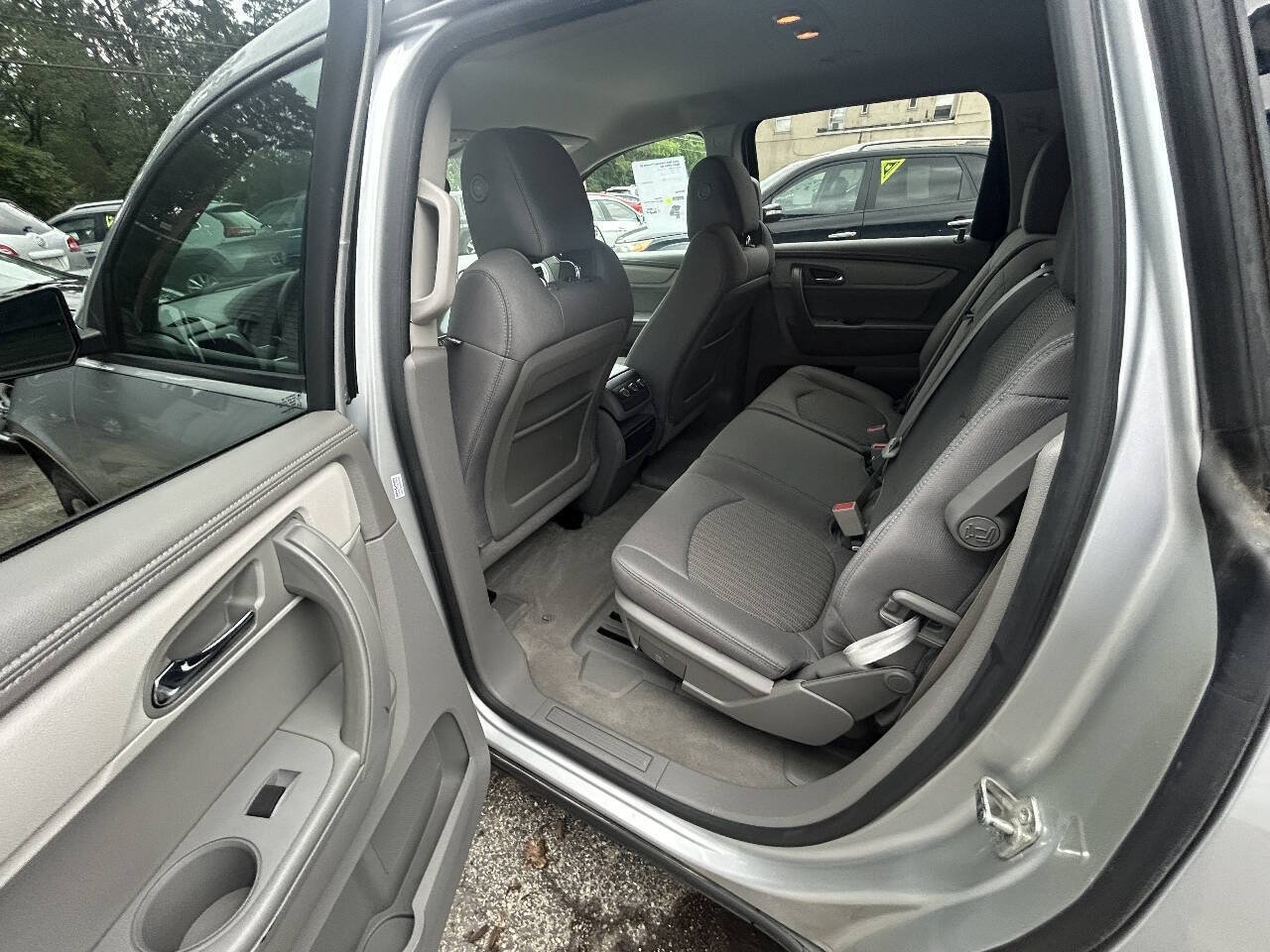 Used 2013 Chevrolet Traverse LS FWD image 6