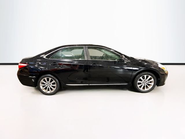 Used 2017 Toyota Camry XLE w/ Moonroof Package FWD image 5