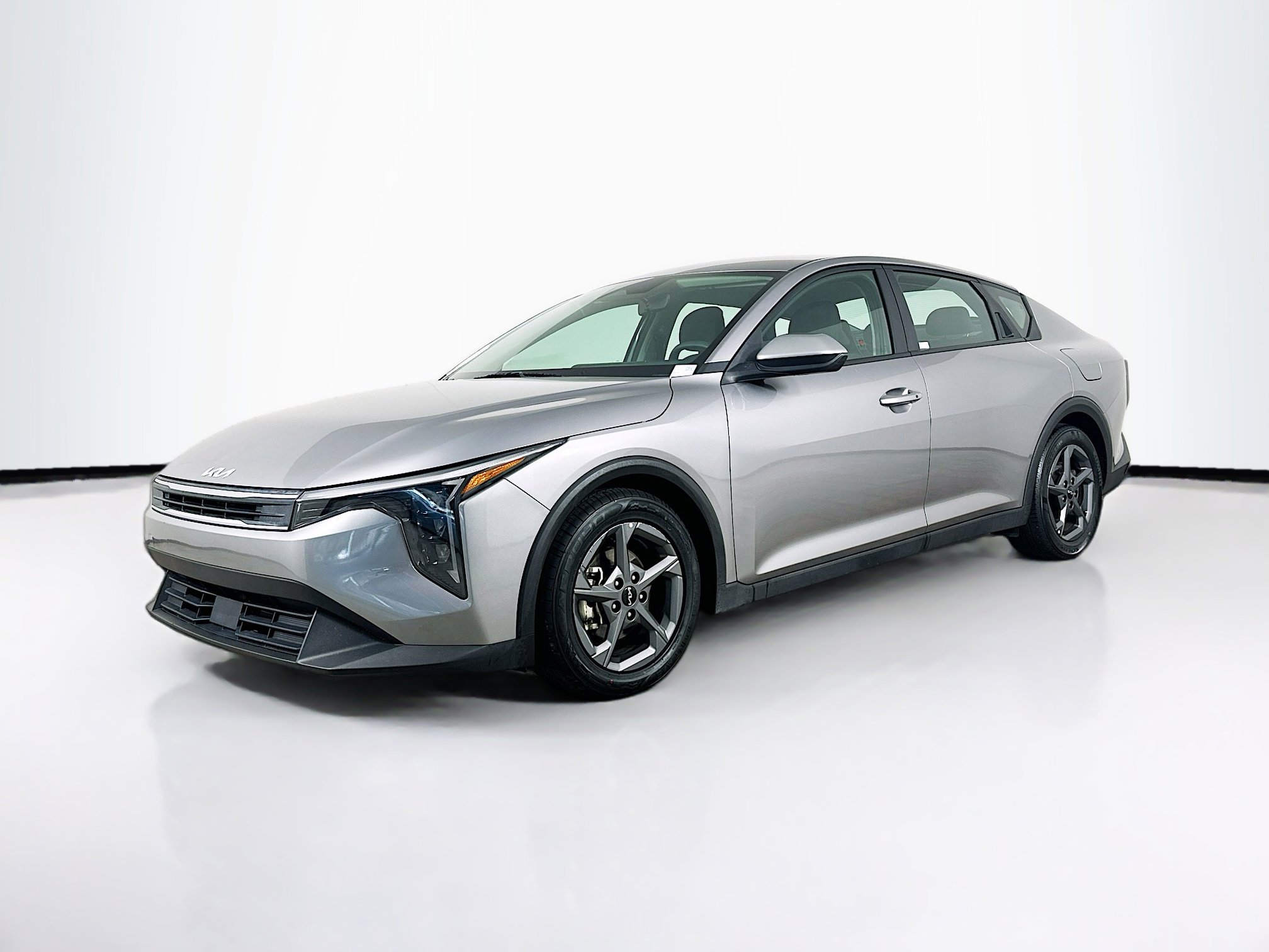 Used 2025 Kia K4 LXS image 3