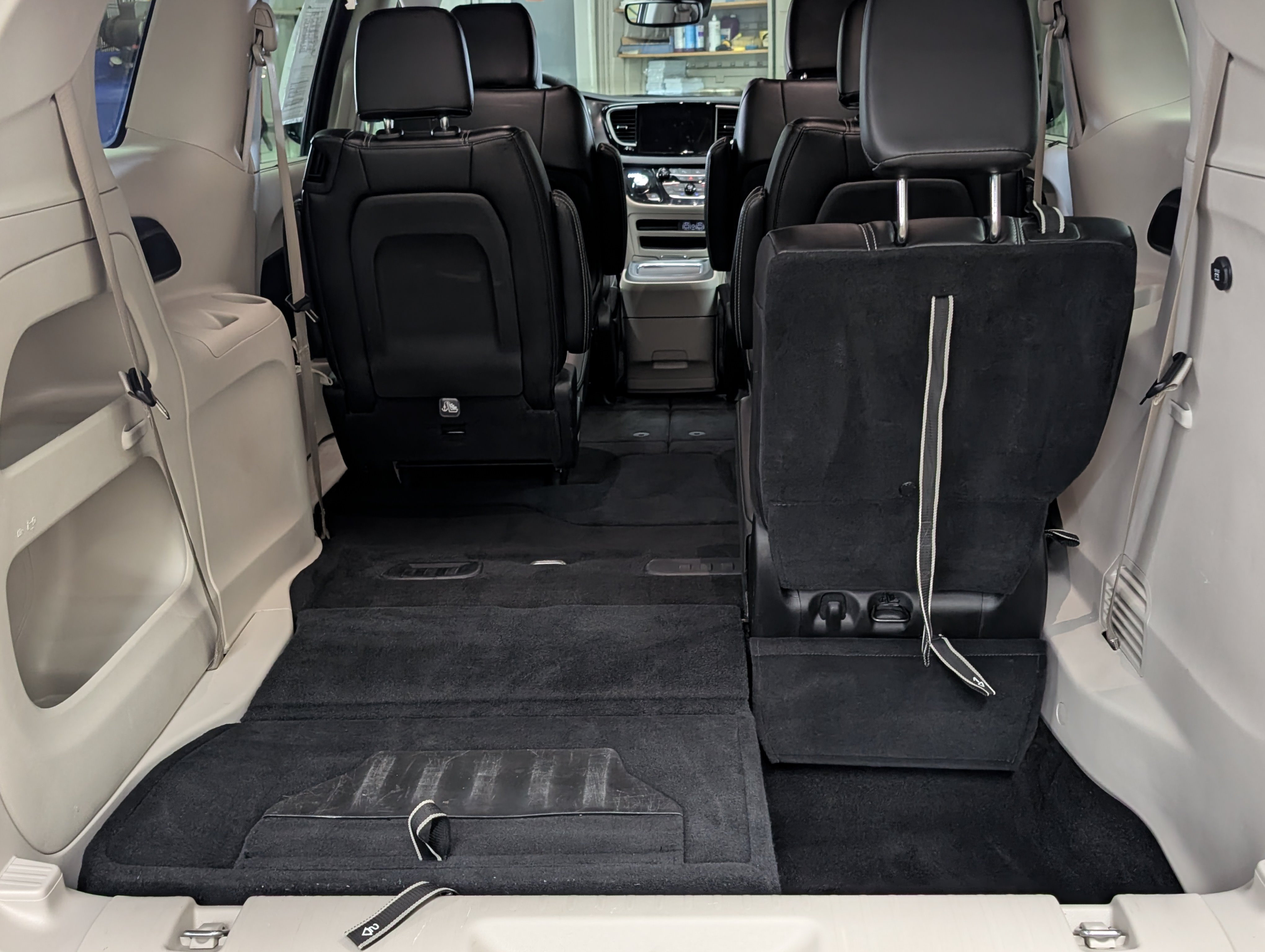 Used 2024 Chrysler Pacifica Touring-L FWD image 24