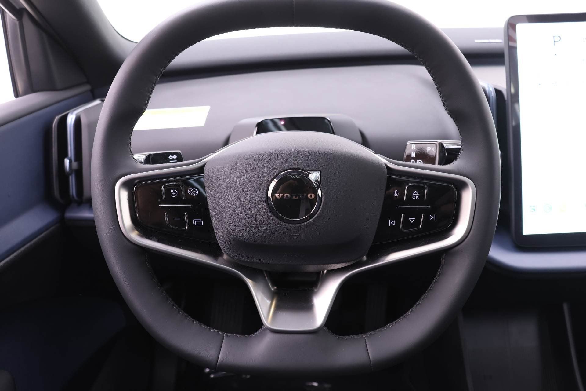 Certified 2025 Volvo EX30 Plus image 18