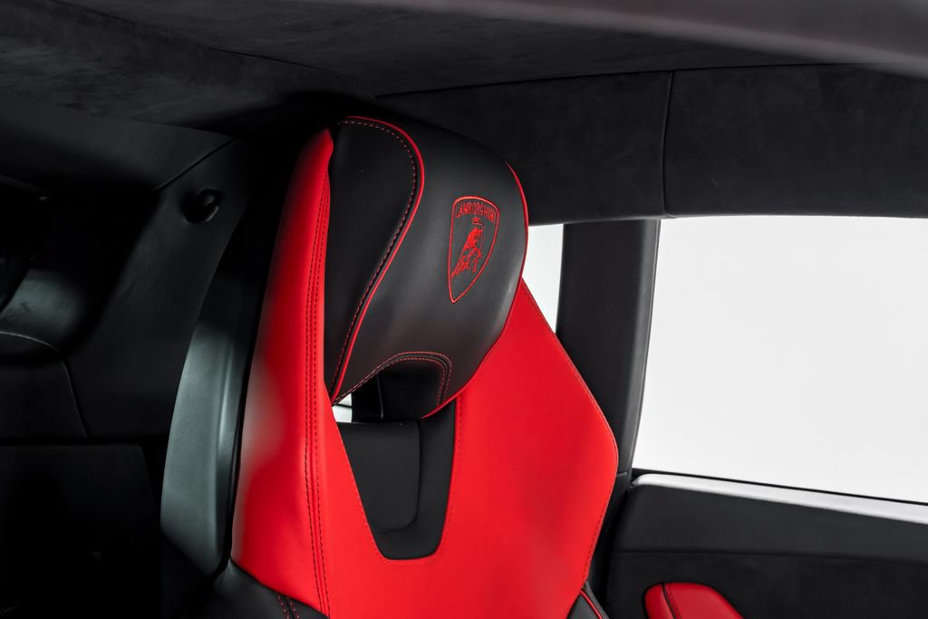 Used 2021 Lamborghini Huracan EVO RWD image 34