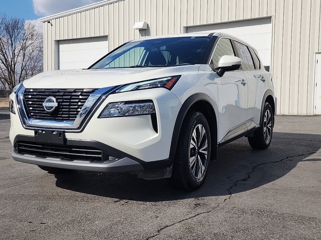 Used 2023 Nissan Rogue SV image 3