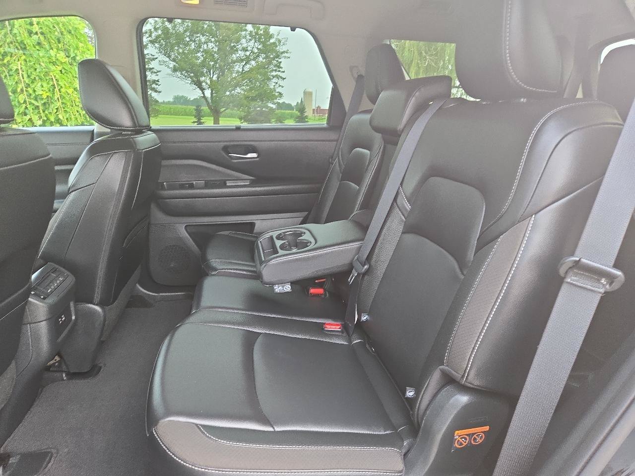 Used 2023 Nissan Pathfinder SL AWD/4WD image 10