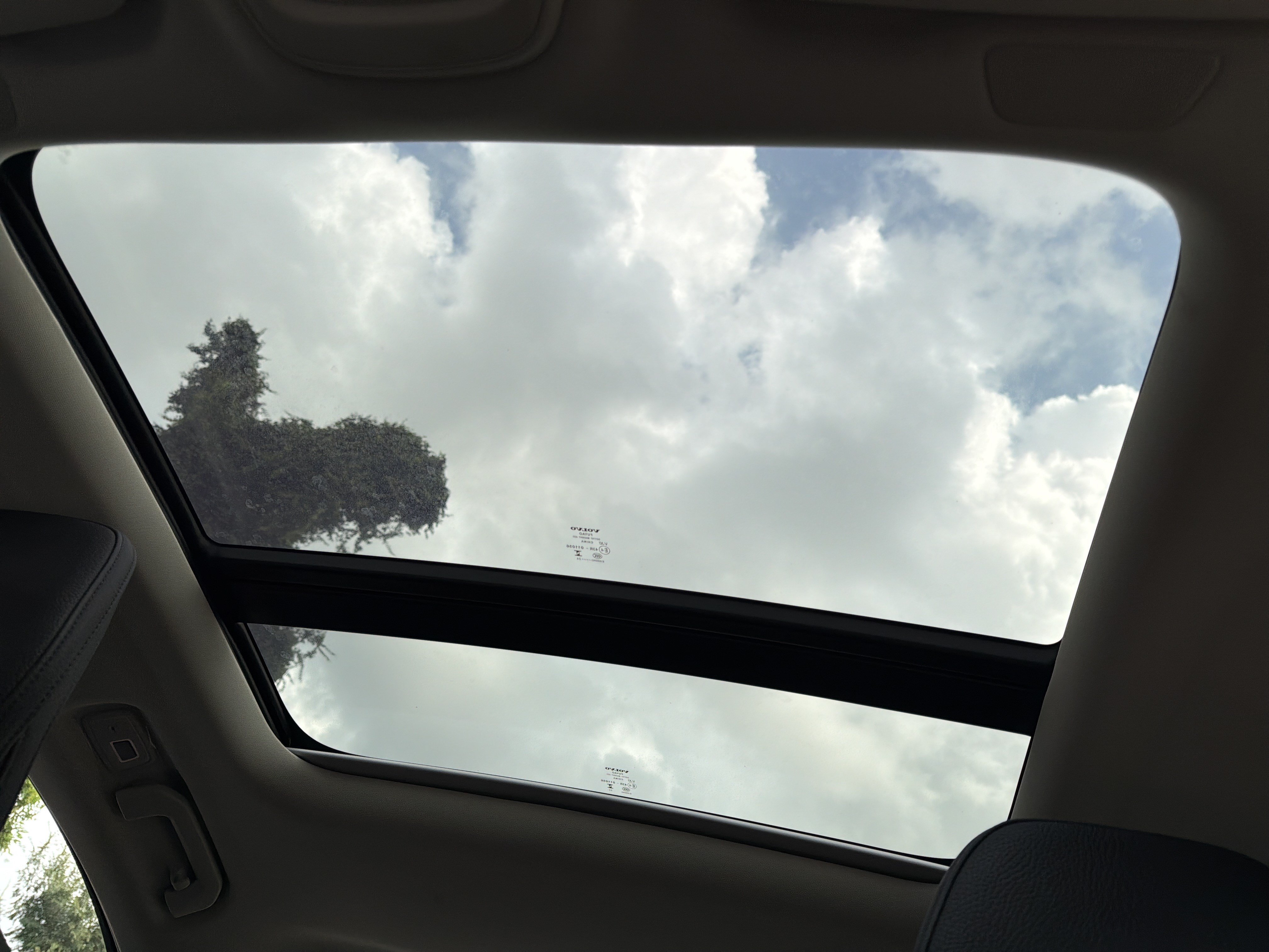Certified 2025 Volvo S60 B5 Plus FWD image 28