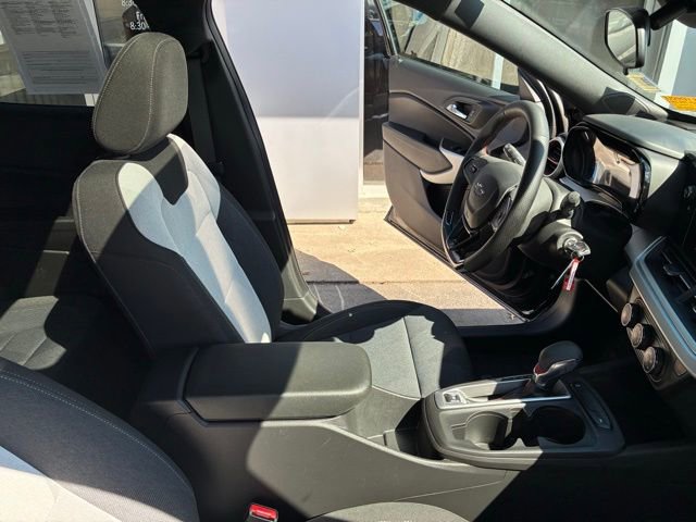 Used 2024 Chevrolet Trax RS w/ Sunroof Package image 22