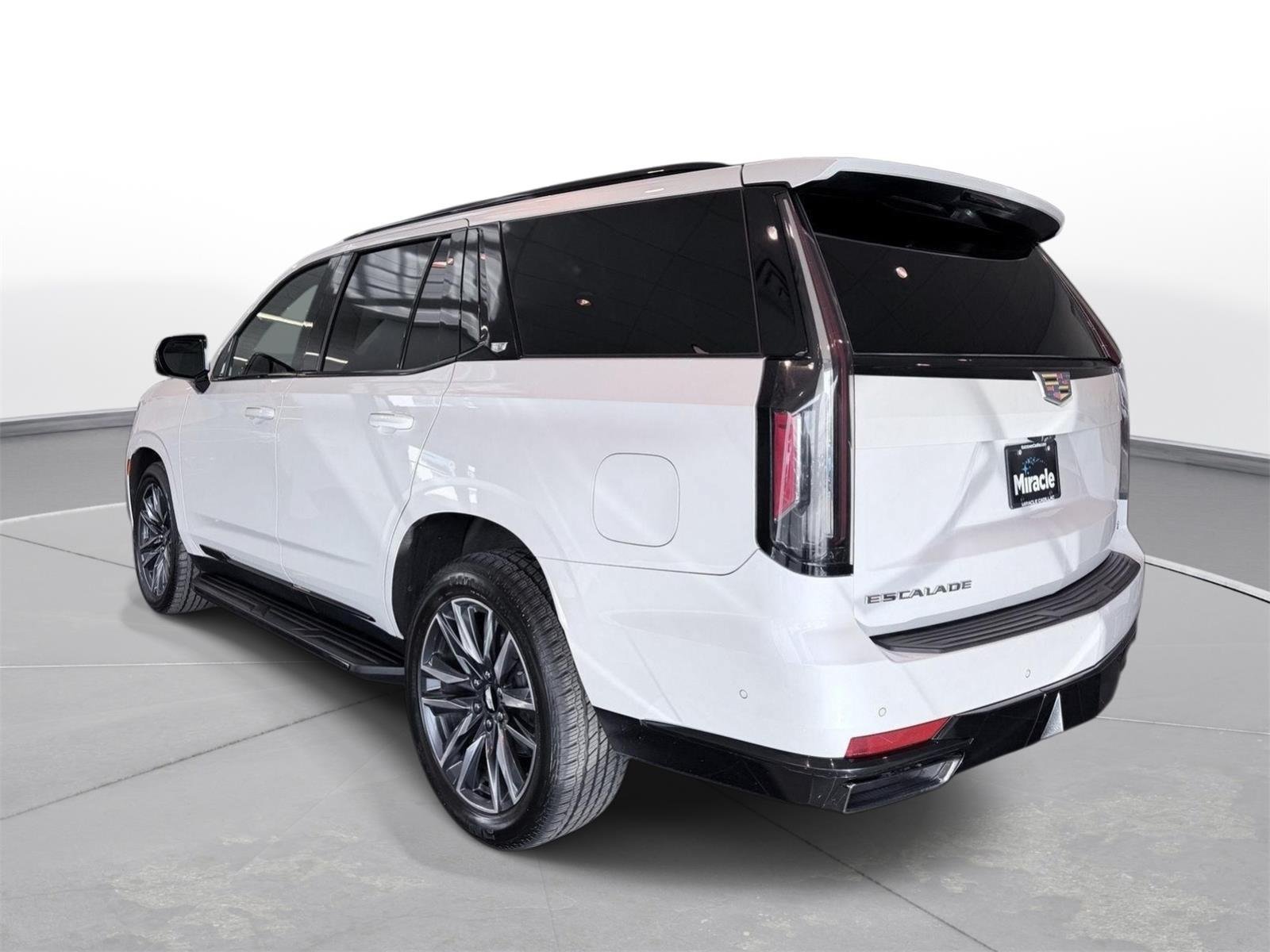 Used 2022 Cadillac Escalade Sport w/ Touring Package AWD/4WD image 6