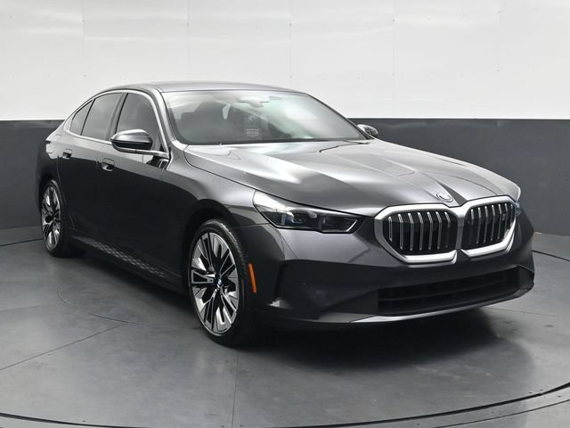 Certified 2025 BMW i5 eDrive40i w/ Premium Package RWD image 2