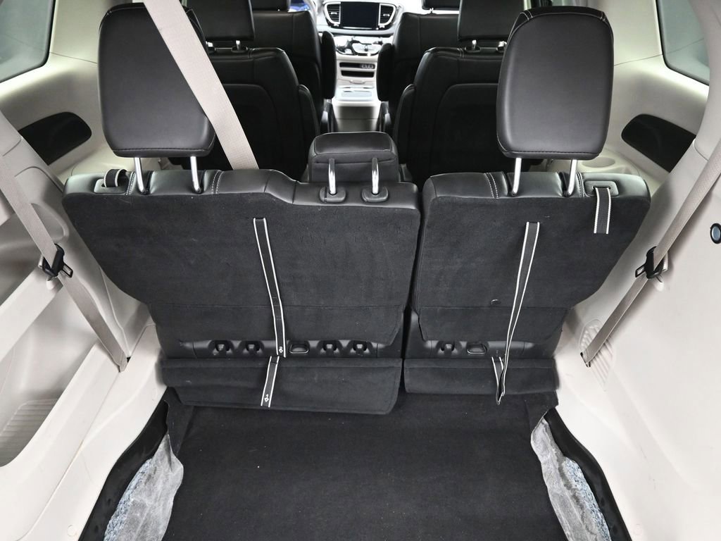 Used 2024 Chrysler Pacifica Touring-L image 10