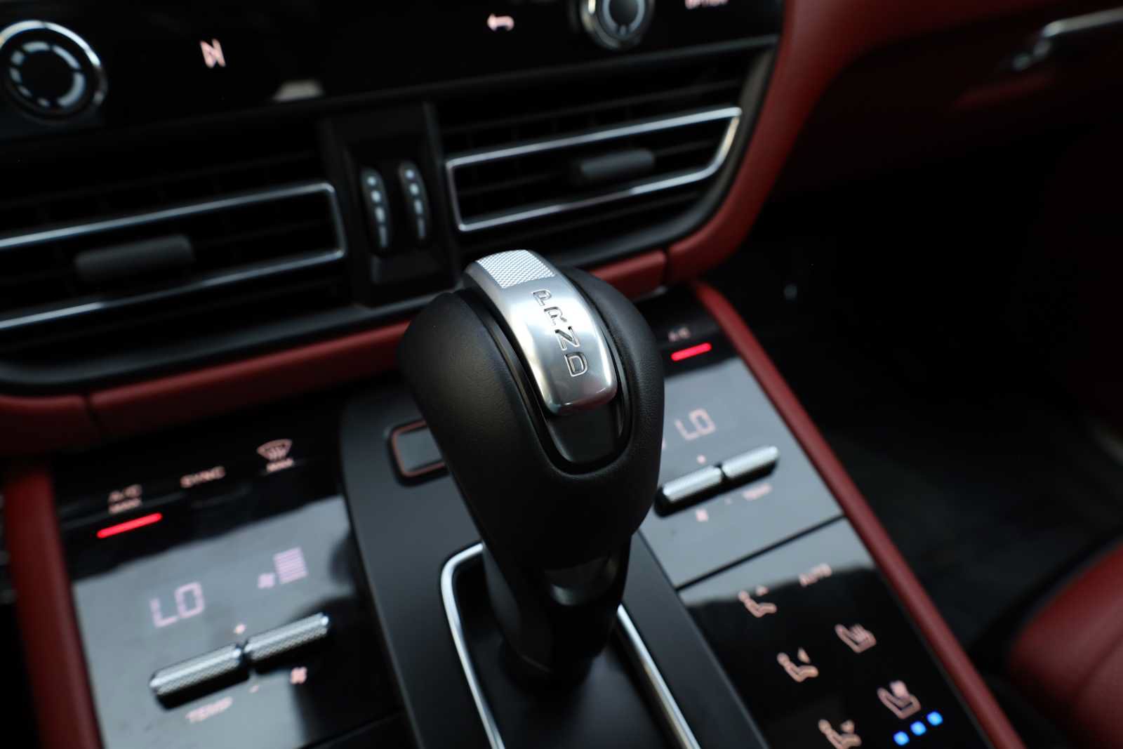 Used 2025 Porsche Macan S AWD/4WD image 23