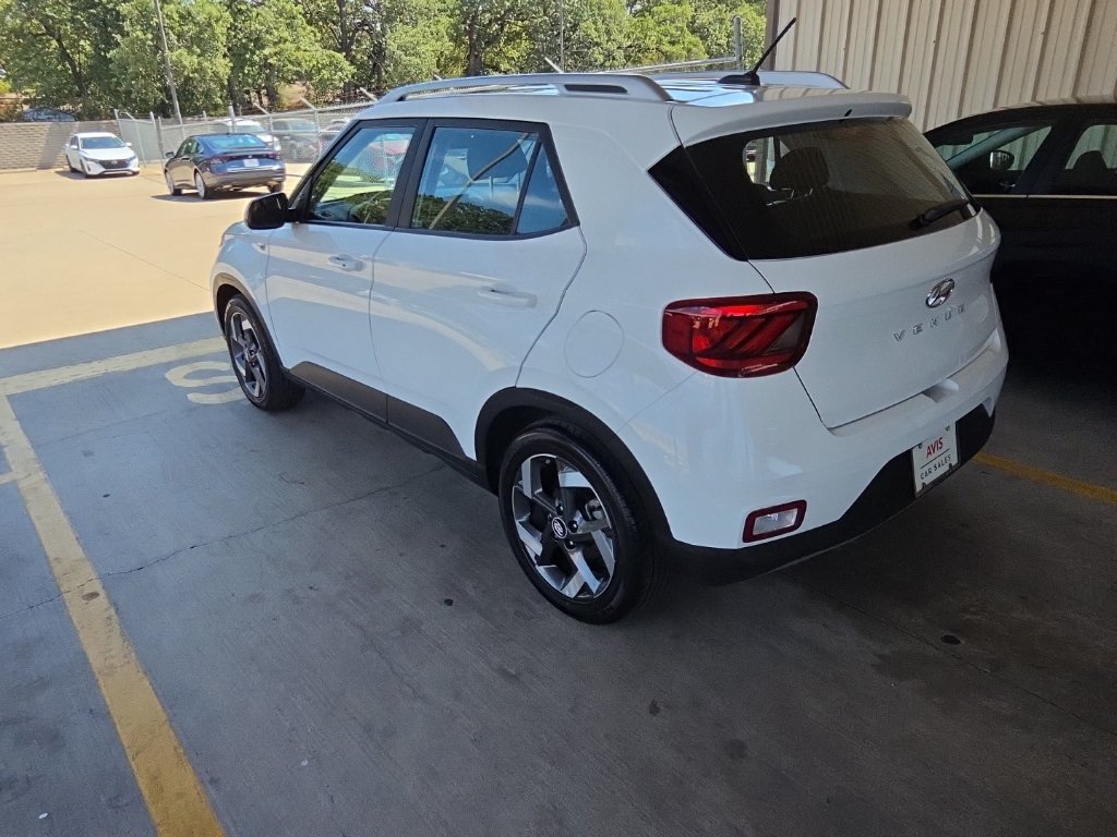 Used 2025 Hyundai Venue SEL FWD image 7