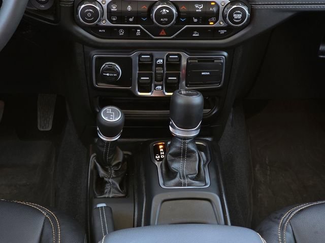 Used 2025 Jeep Gladiator Sport AWD/4WD image 13