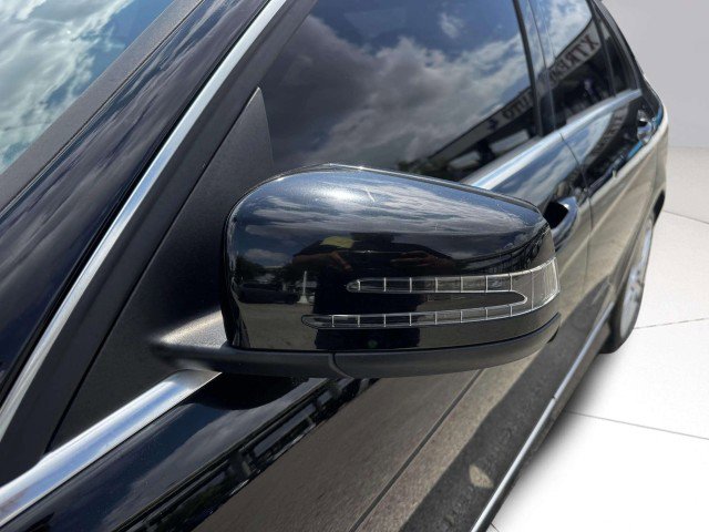 Used 2011 Mercedes-Benz C 300 Sport image 13