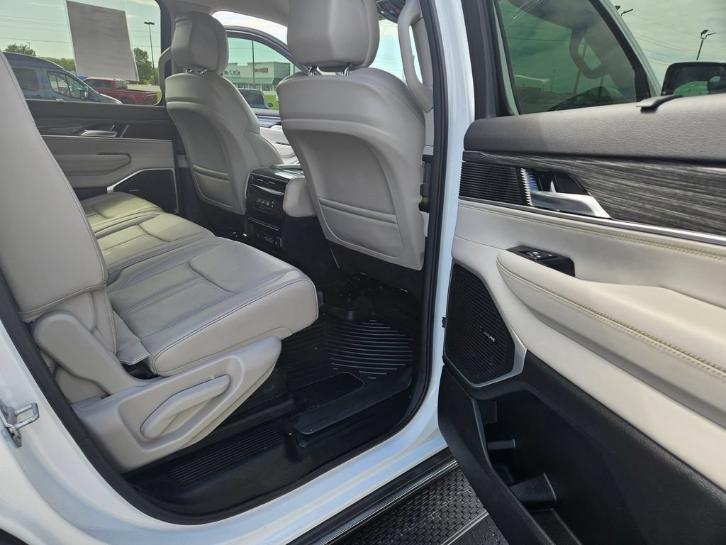 Used 2022 Jeep Wagoneer Series III w/ Convenience Group I AWD/4WD image 19